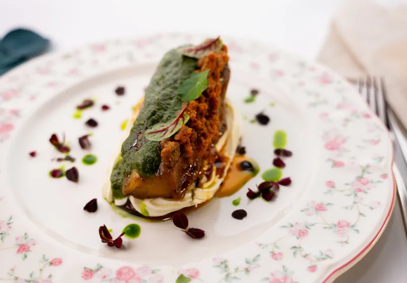 Баклажан с двумя видами песто и кремом из феты